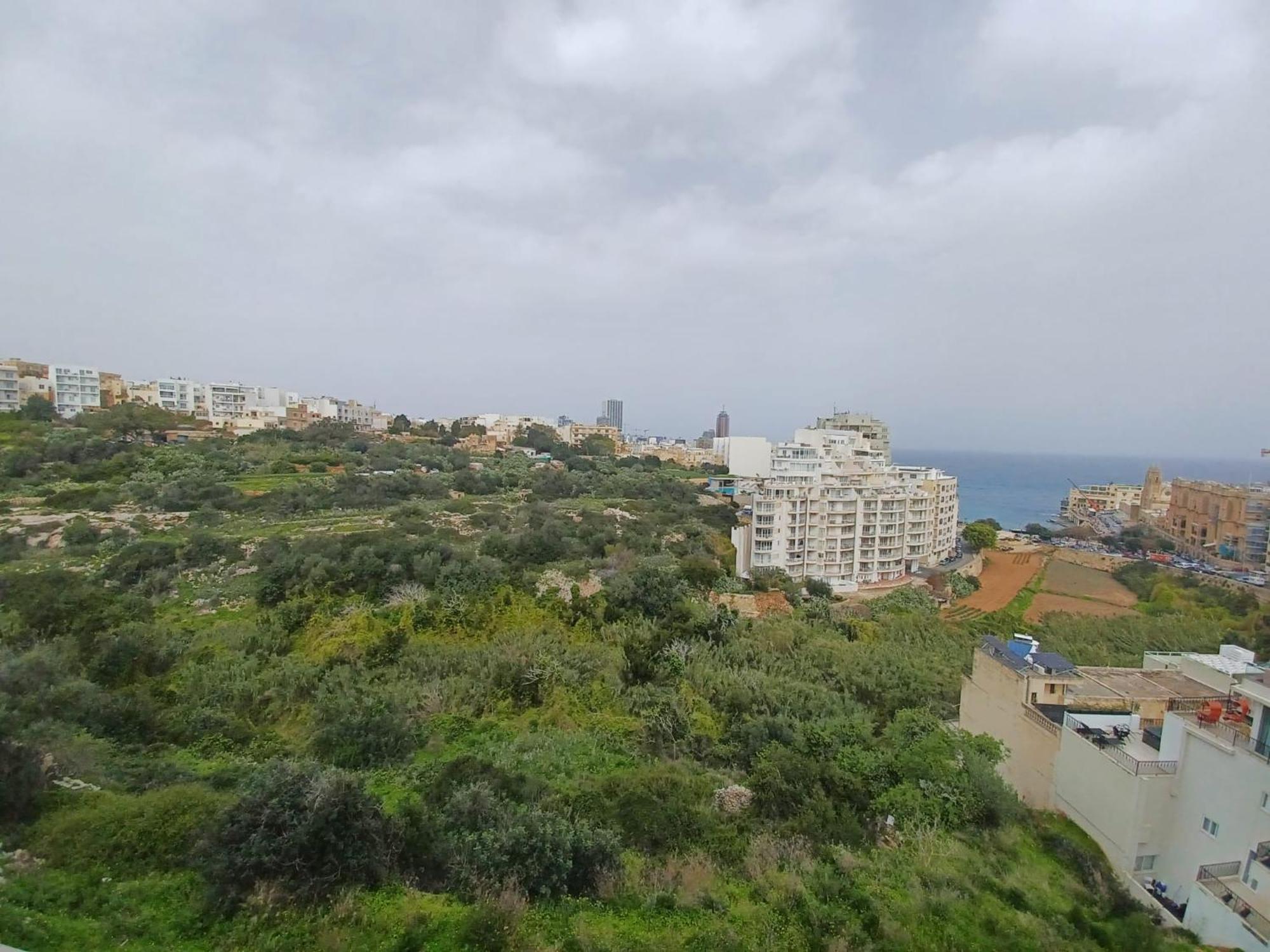 Spectacular Distant Seaview Apt Слима Екстериор снимка