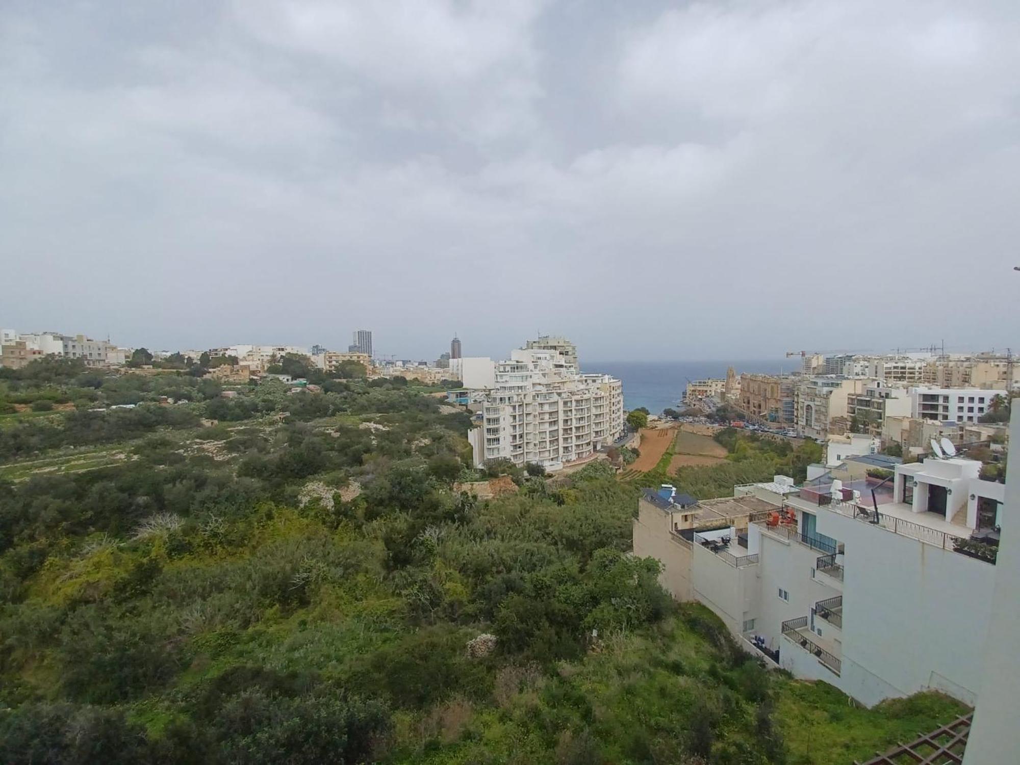Spectacular Distant Seaview Apt Слима Екстериор снимка