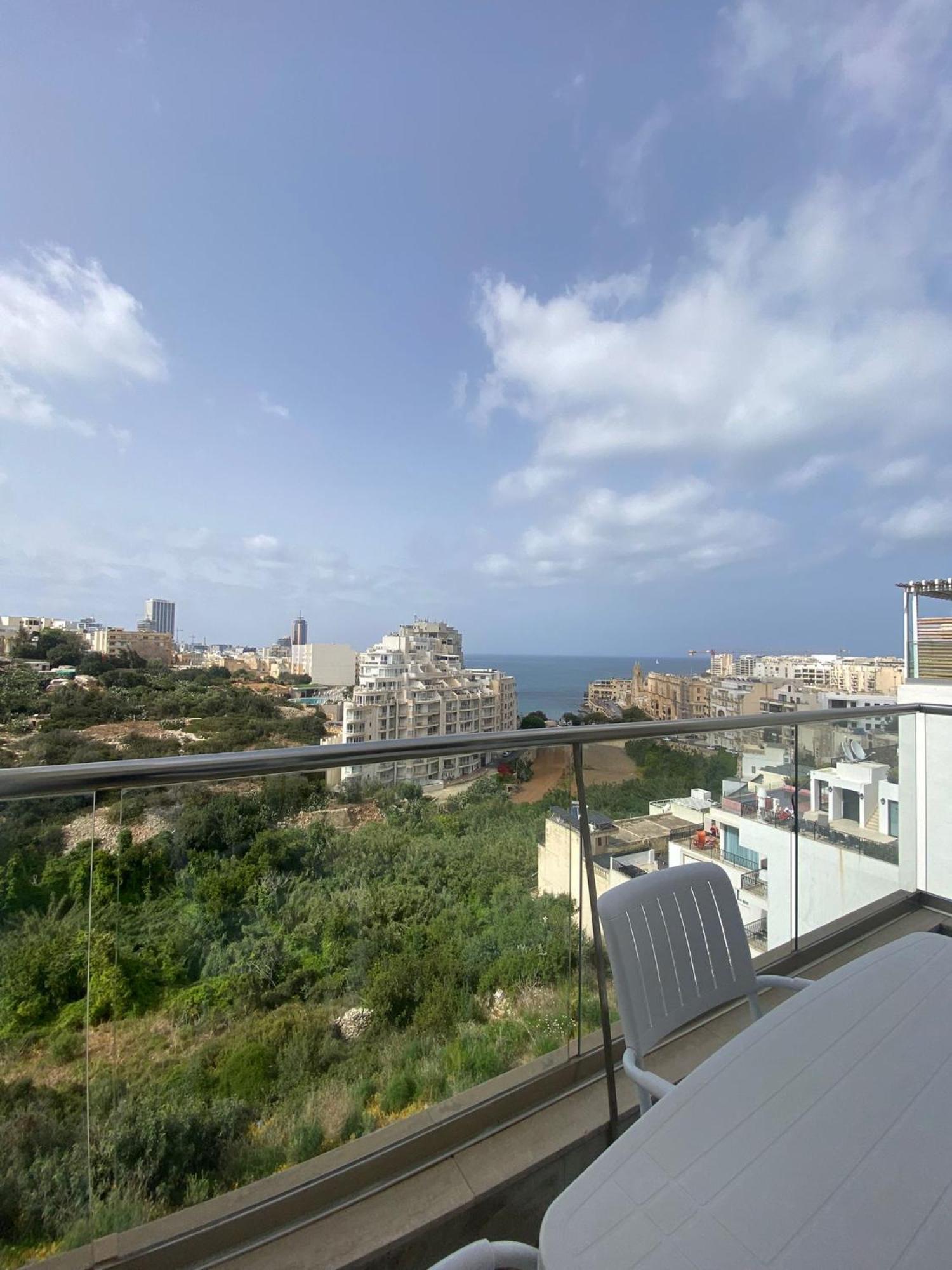 Spectacular Distant Seaview Apt Слима Екстериор снимка