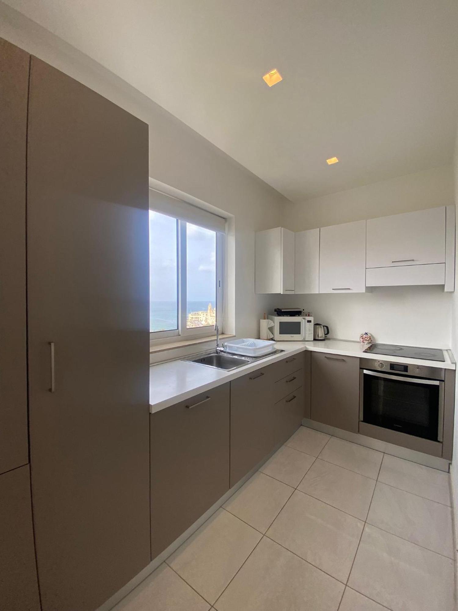 Spectacular Distant Seaview Apt Слима Екстериор снимка