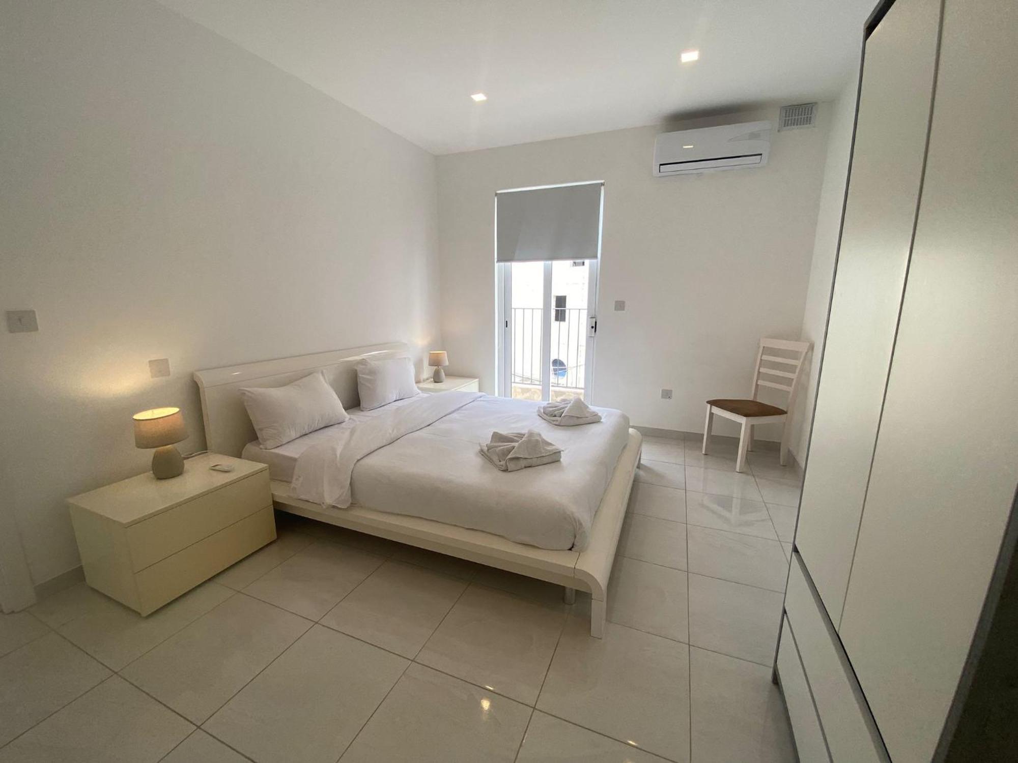 Spectacular Distant Seaview Apt Слима Екстериор снимка